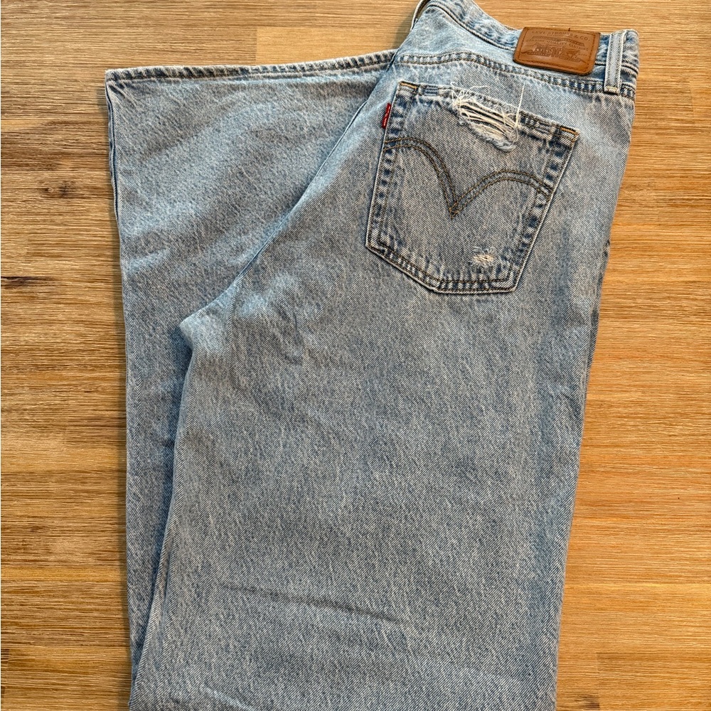 Levi's Ribcage Wide leg Women’s Jeans- Like new!